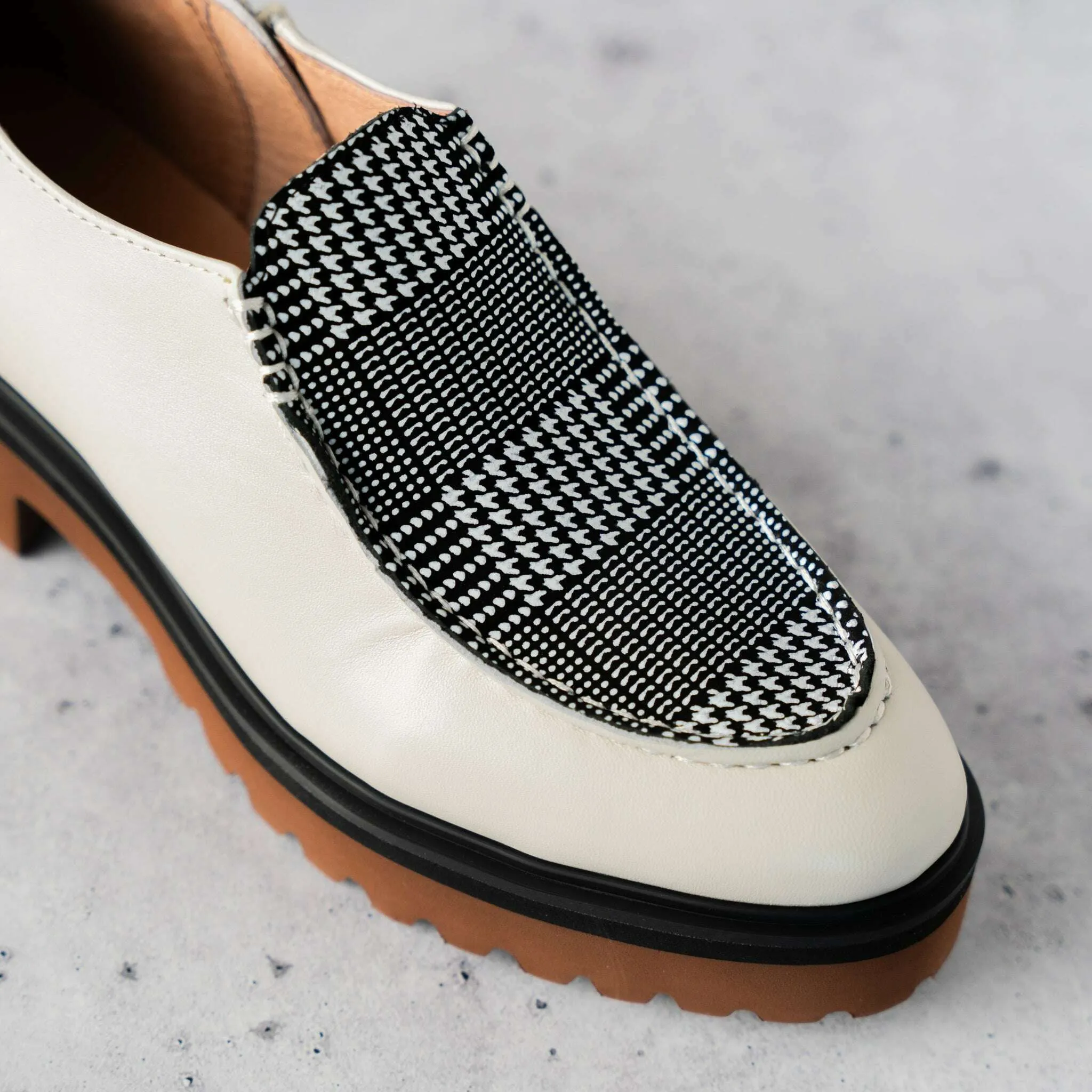 ALL BLACK - Houndstooth Loafer